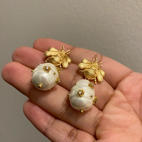 🐝 Gold Bee Pearl Drop Earrings 🐝 (Matte Gold, Brushed Gold) - Picture 9 of 16
